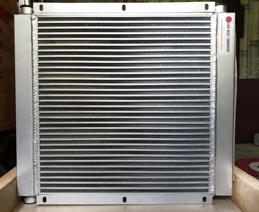 Két giải nhiệt dầu (Oil cooler)