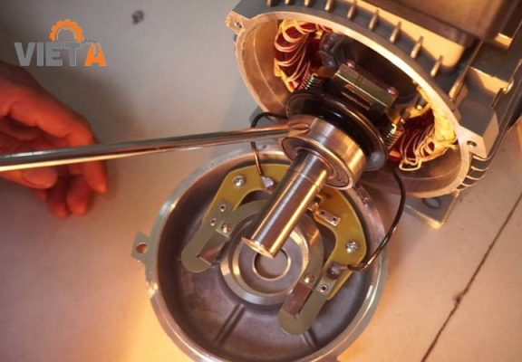 Read more about the article Sửa chữa động cơ điện