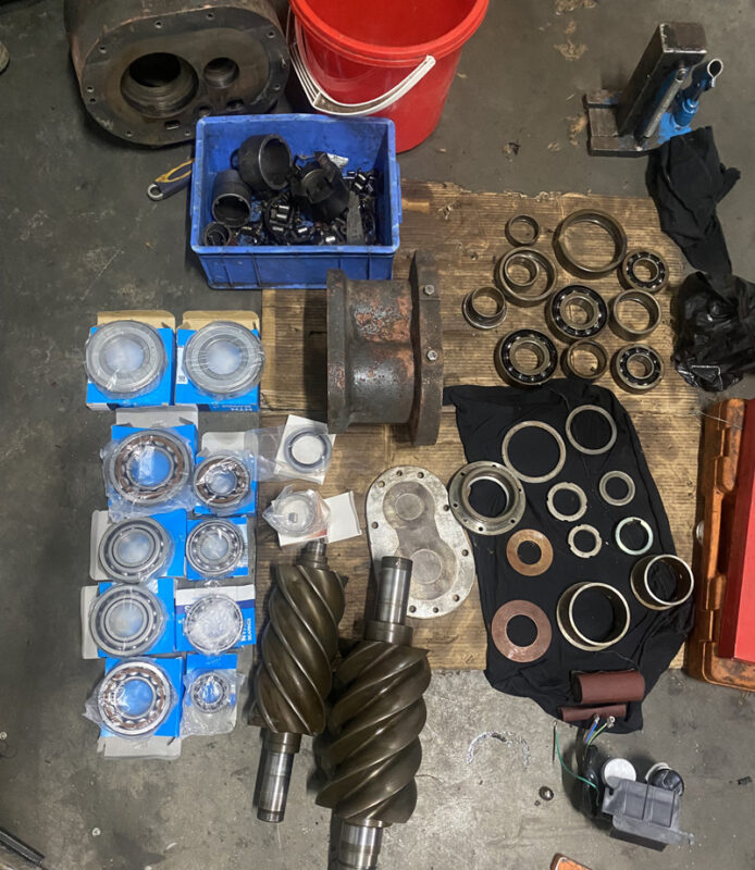 Thay vòng bi trục vít