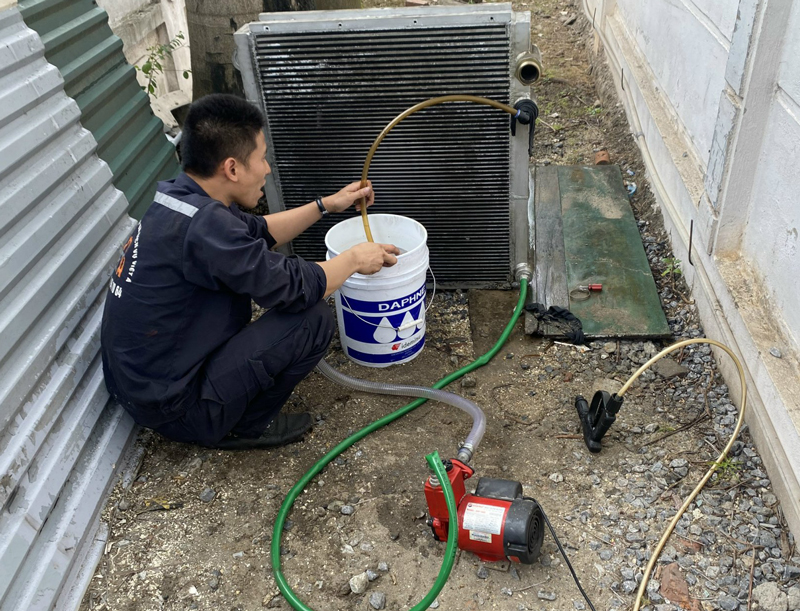 vệ sinh két giải nhiệt