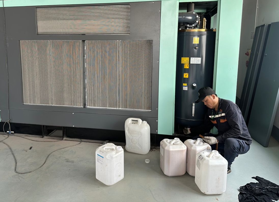 Bao lâu thì thay dầu máy nén khí 1 lần